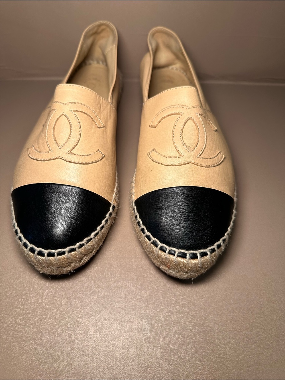 CHANEL Beige & Black Leather CC Espadrille Flats Size 37